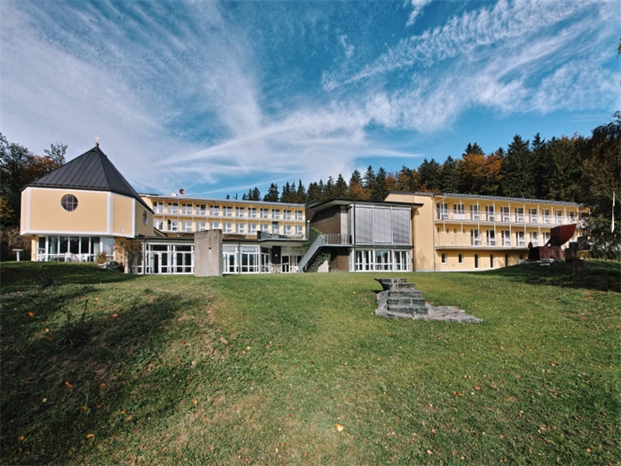 45+ elegant Foto Martin Niemöller Haus Schmitten : Eric-Emmanuel Schmitt - Filme, Biografien und Listen bei MUBI : Tüm odalarda balkon ve günlük kat hizmetleri var.